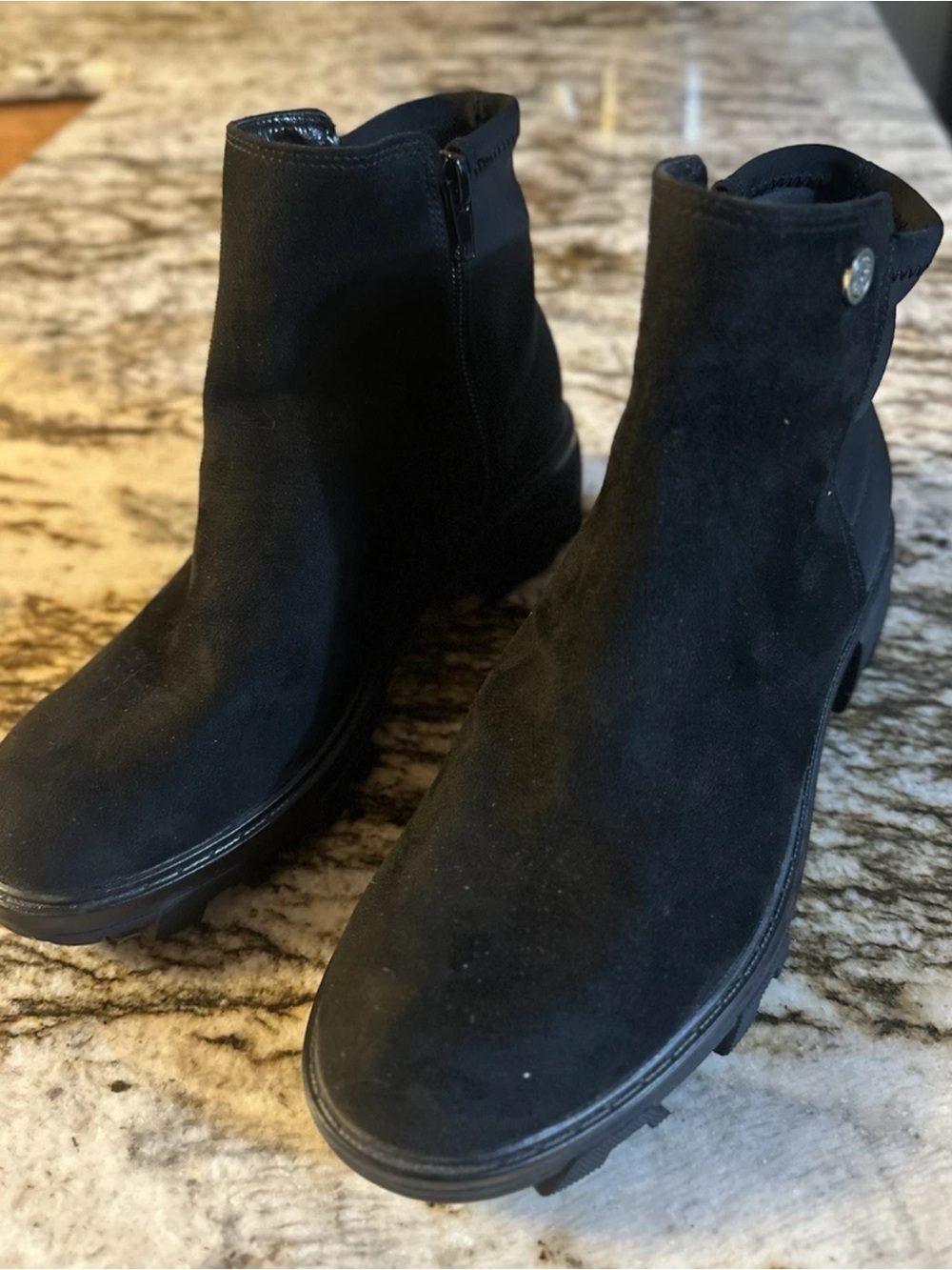 Unisa Black Suede Chelsea Ankle Boots Side Zip Lug Sole Women’s Size 7M